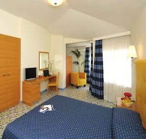 Forte Dei Marmi 4* פורטה דיי מארמי